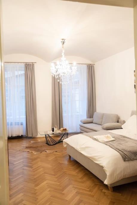 Cozy Flat By Wenceslas Square! Prag Exteriör bild